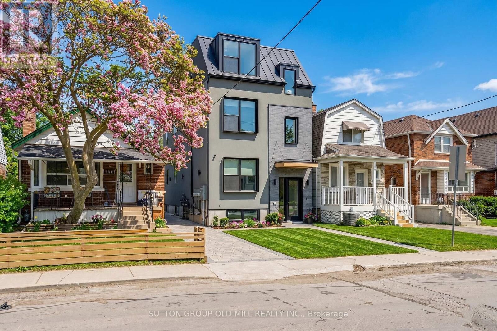 Property Photo:  625 Harvie Avenue 01  ON M6E 4M4 