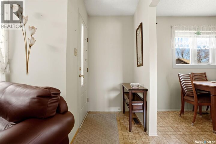Property Photo:  2750 Meadow Lane E  SK S4V 1L6 