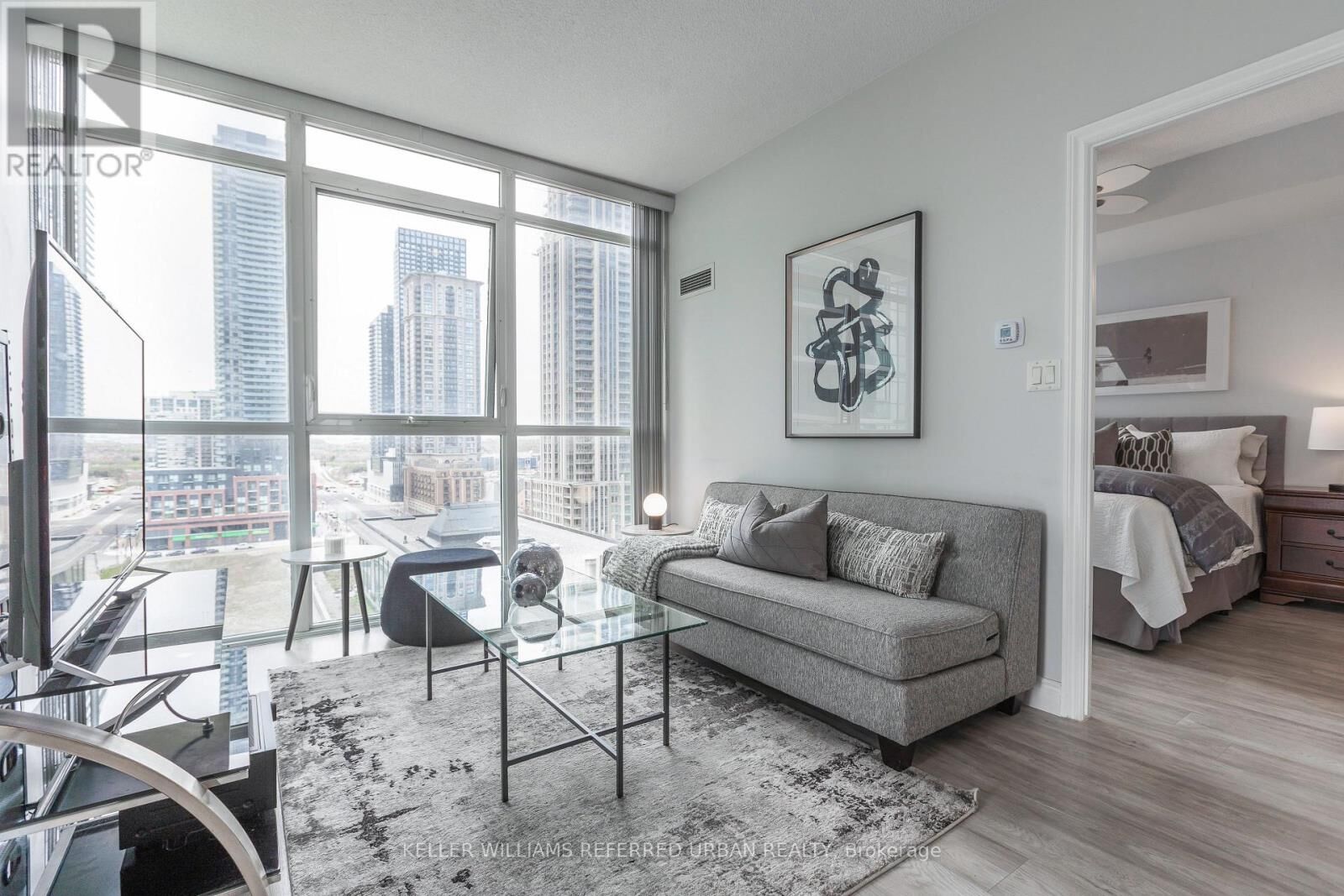 Property Photo:  4070 Confederation Parkway 1107  ON L5B 0E9 