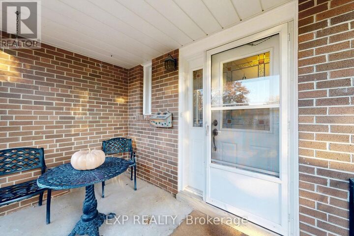 Property Photo:  22 Chestnut Avenue  ON L6X 2A5 