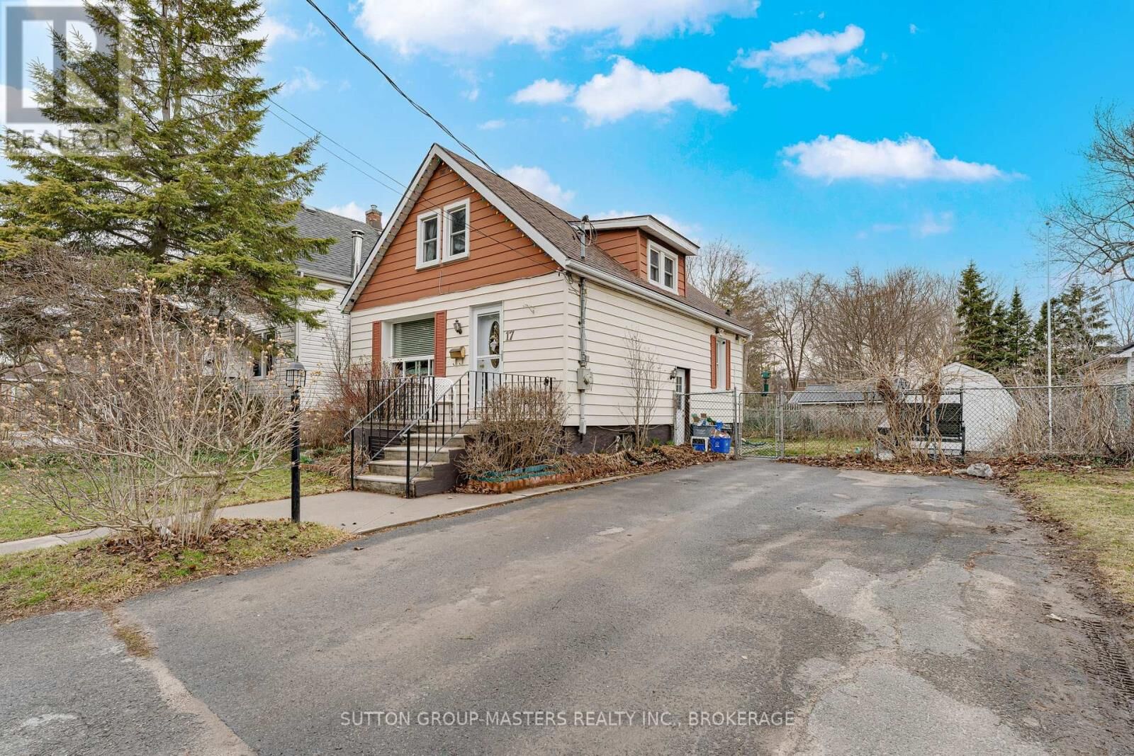 Property Photo:  17 N Bartlett Street  ON K7K 1X6 
