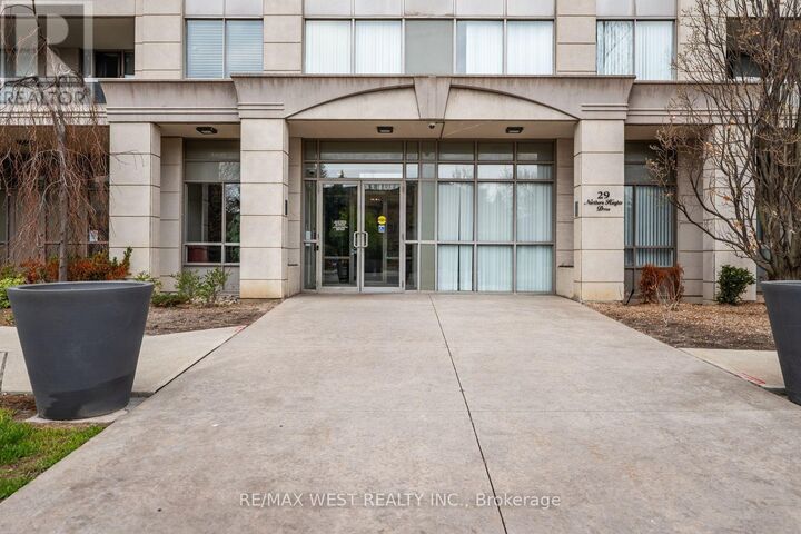 Property Photo:  29 Northern Hts Drive 501  ON L4B 4L8 