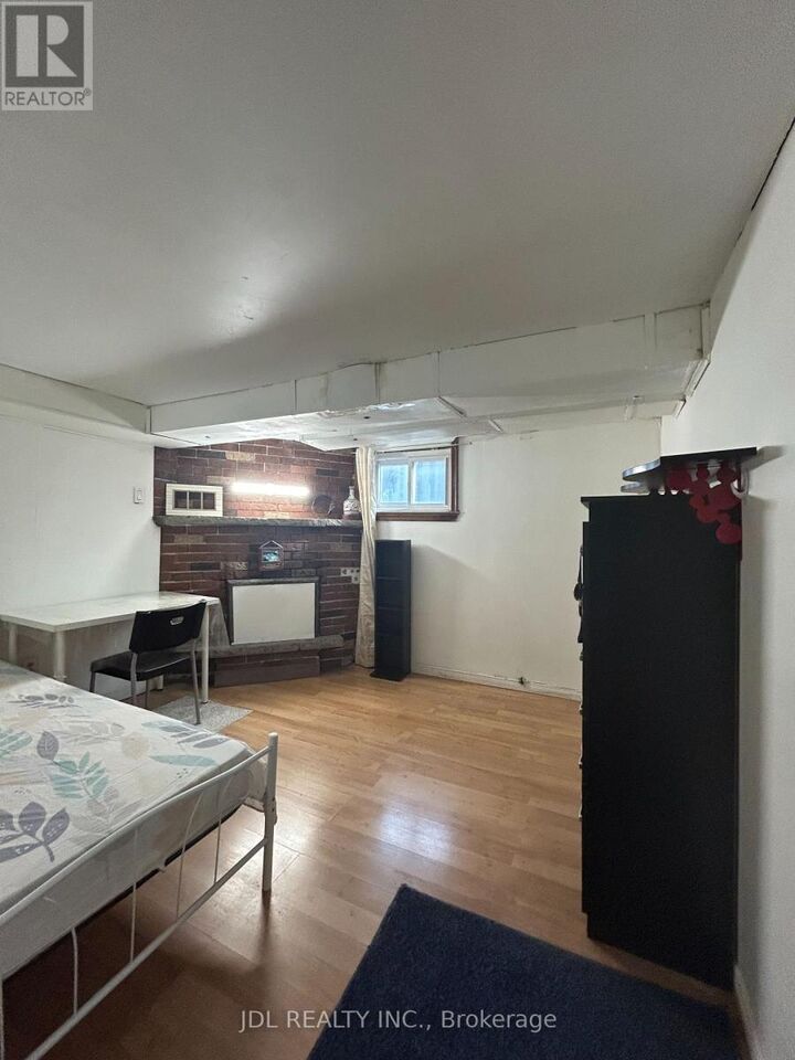 Property Photo:  19 Maywood Park  ON M1K 2G9 