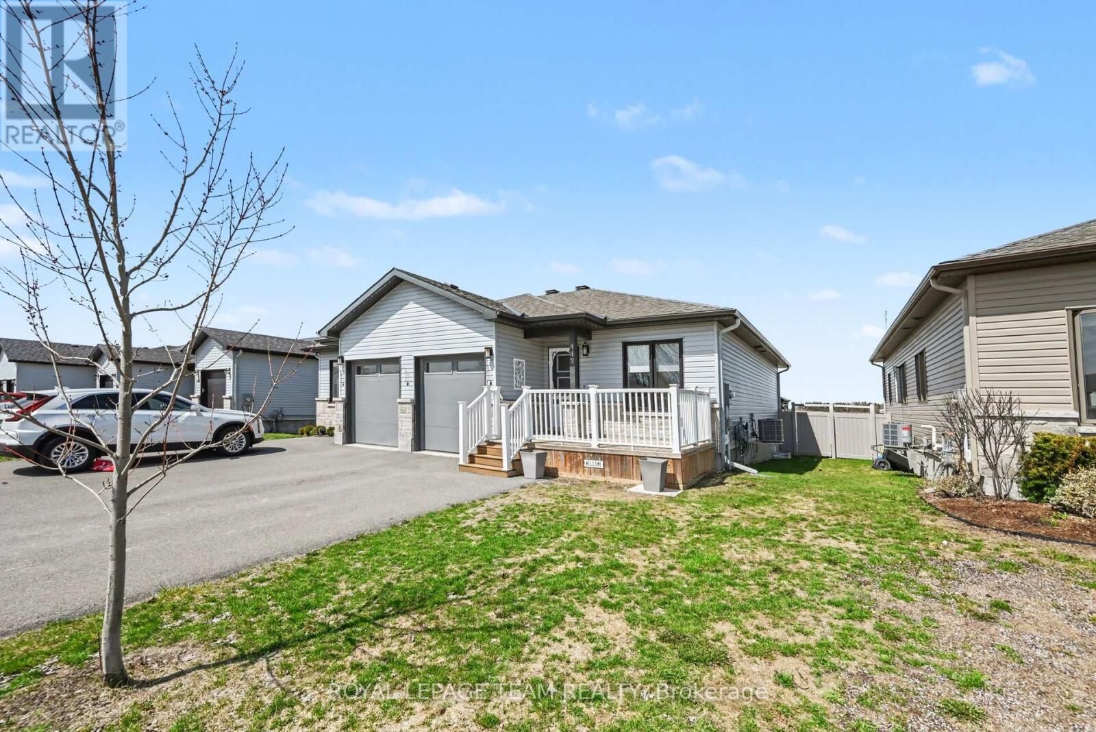 Property Photo:  442 Arora Crescent  ON K0C 2K0 