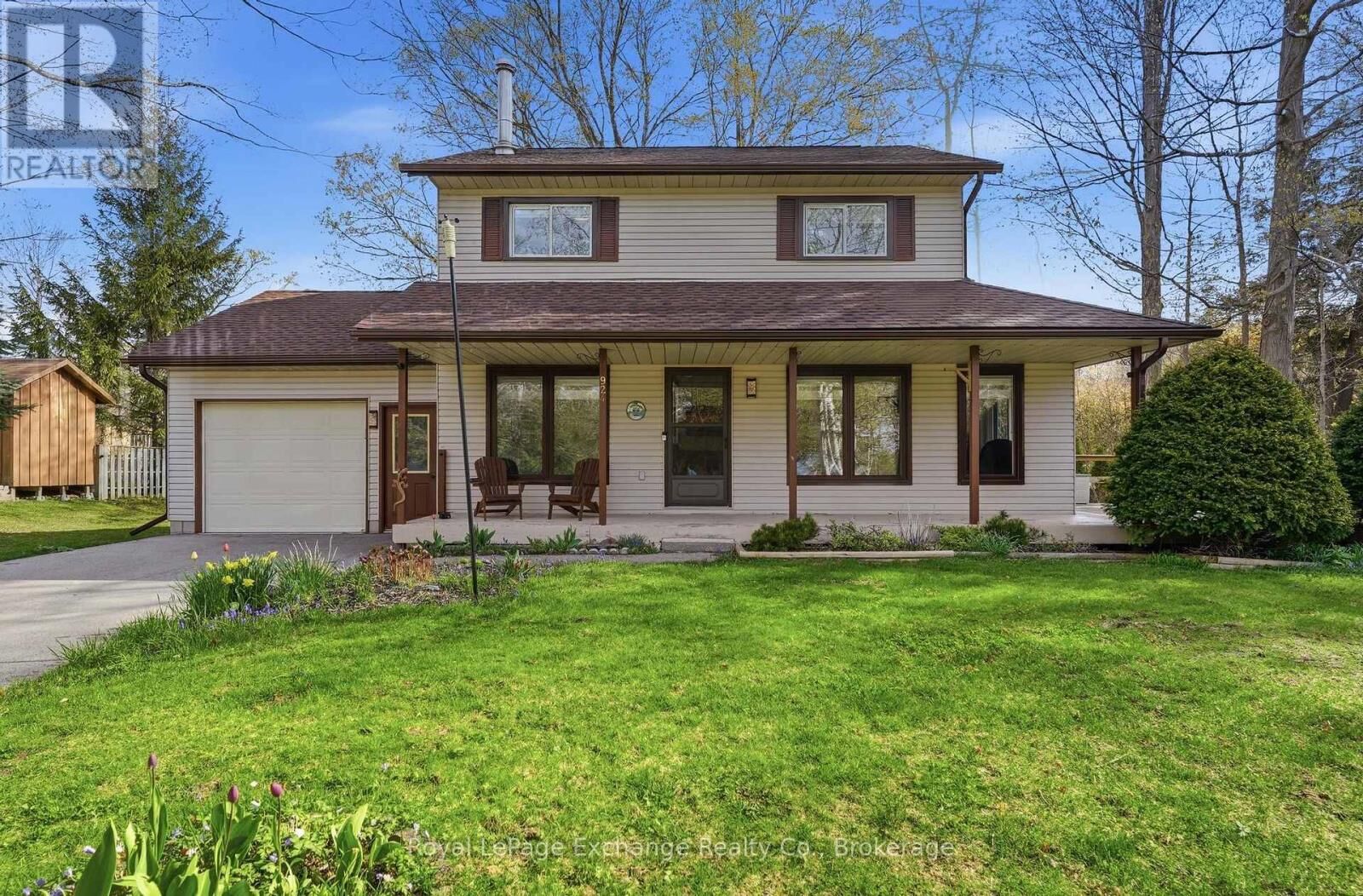 Property Photo:  924 Tanglewood Drive  ON N2Z 2X3 