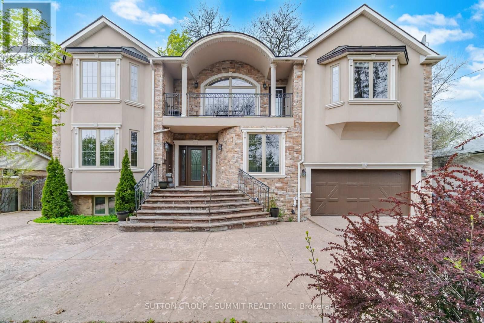 Property Photo:  12 Pioneer Drive  ON L5M 1G9 
