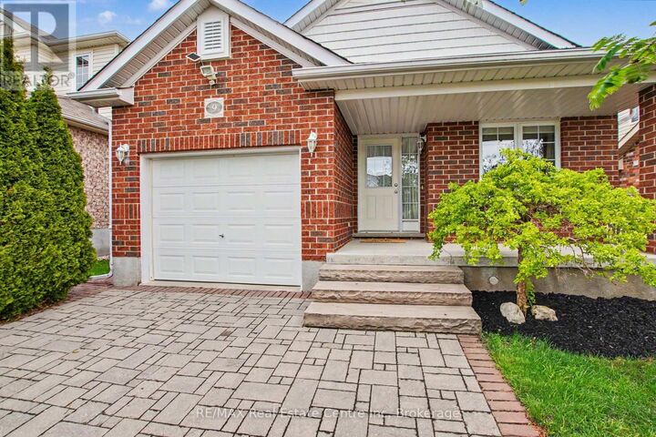 Property Photo:  9 Washburn Drive  ON N1E 0B4 