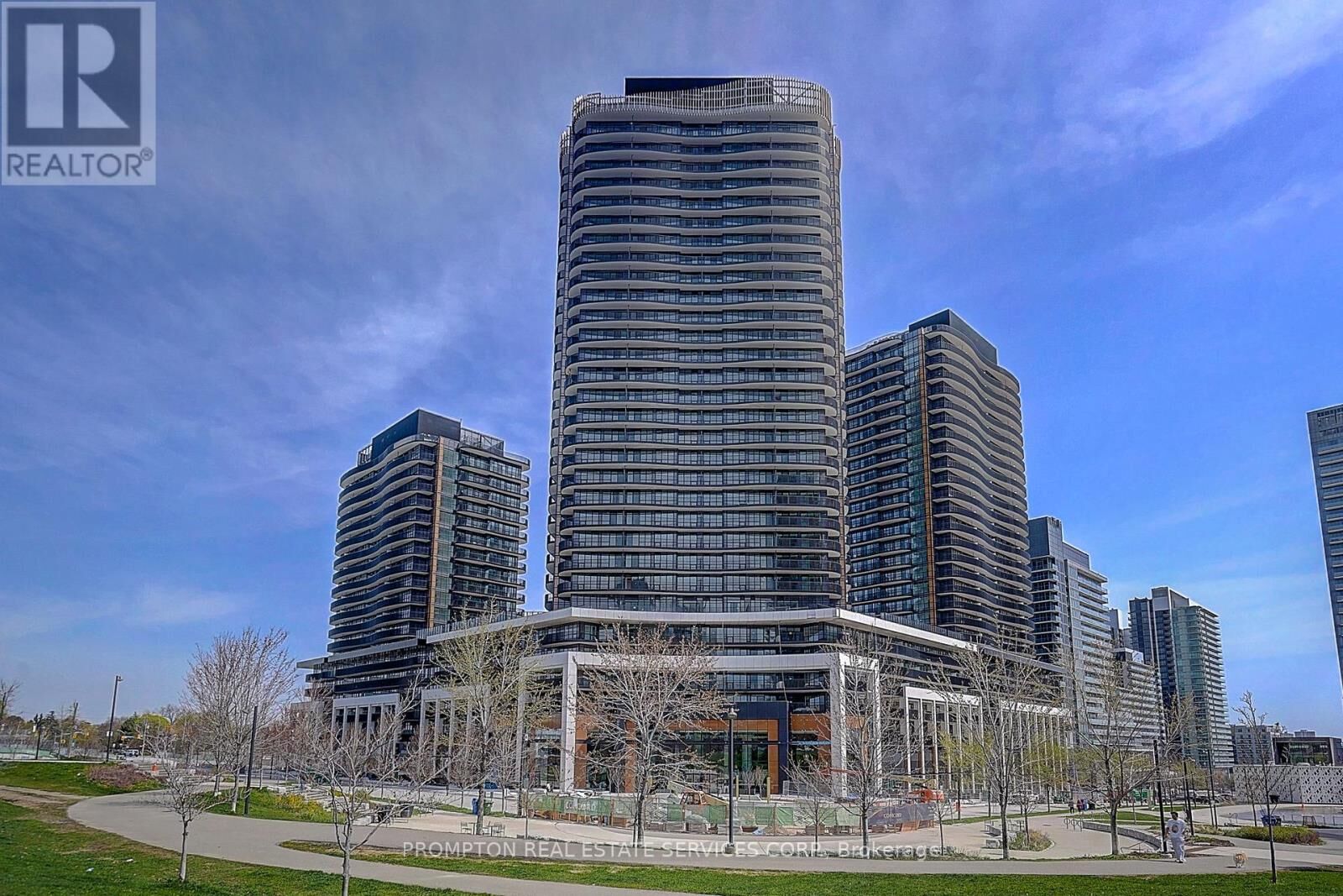 Property Photo:  18 Esther Shiner Boulevard 1806  ON M2K 0J7 