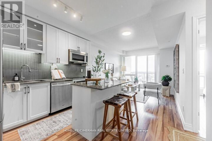 Property Photo:  9090 Yonge Street 1211B  ON L4C 0Z1 