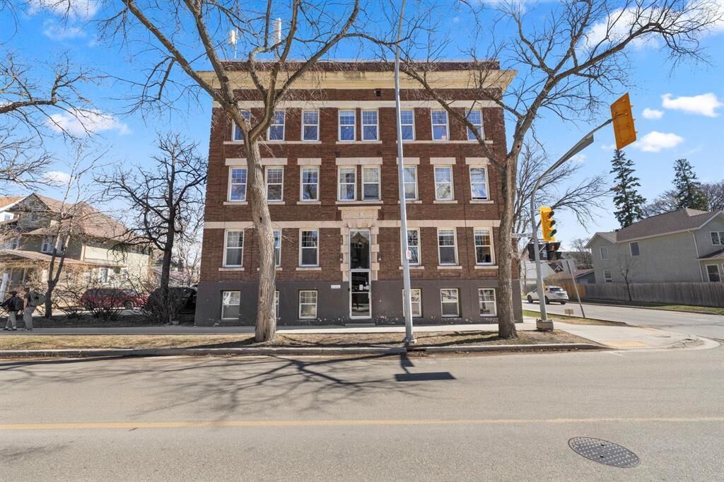 Property Photo: 980 Grosvenor Avenue MB R3M 0N5