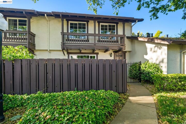 Property Photo:  36405 Sereno Cmn  CA 94536 
