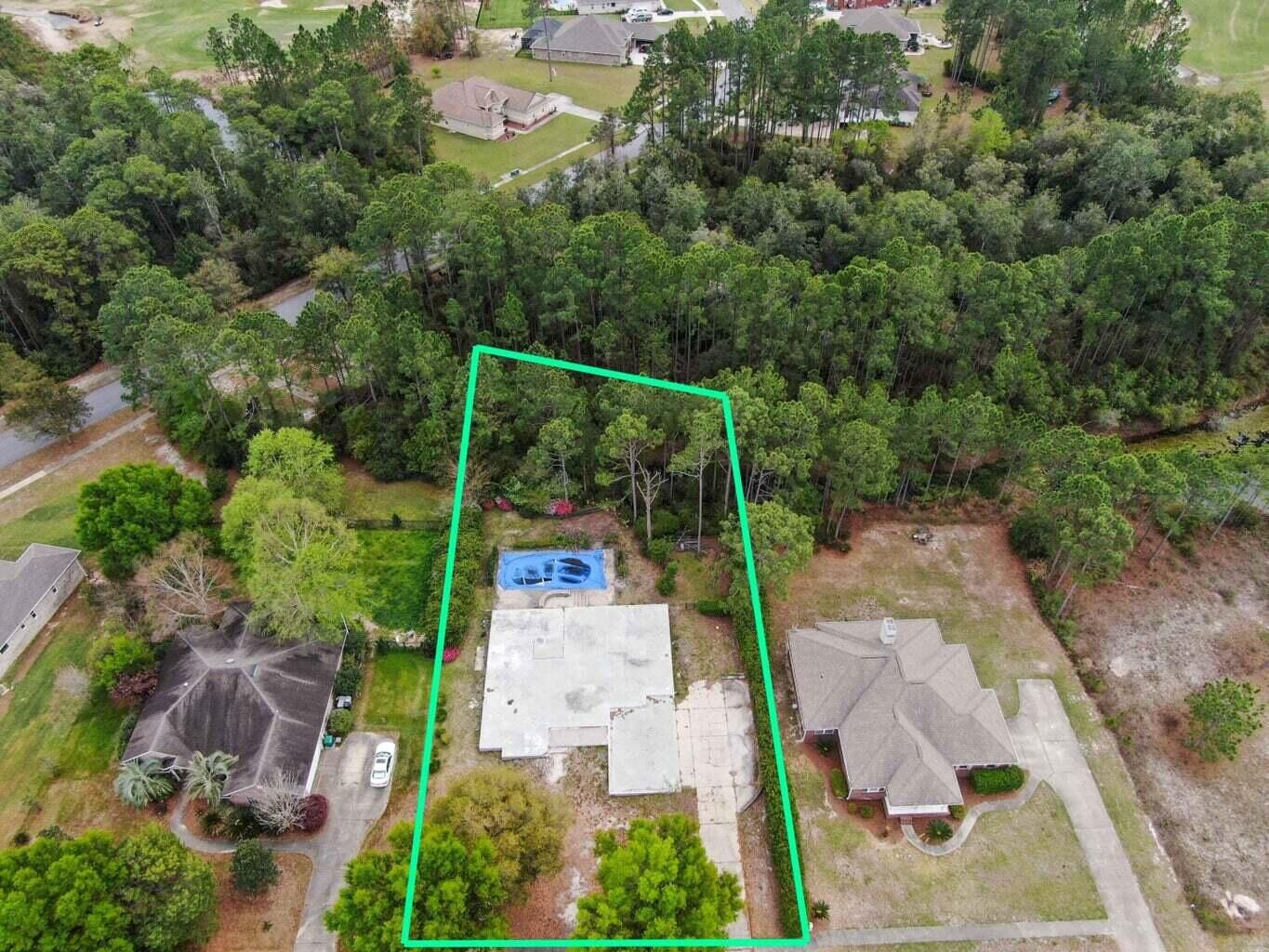 Property Photo: 69 E Club House Drive FL 32439