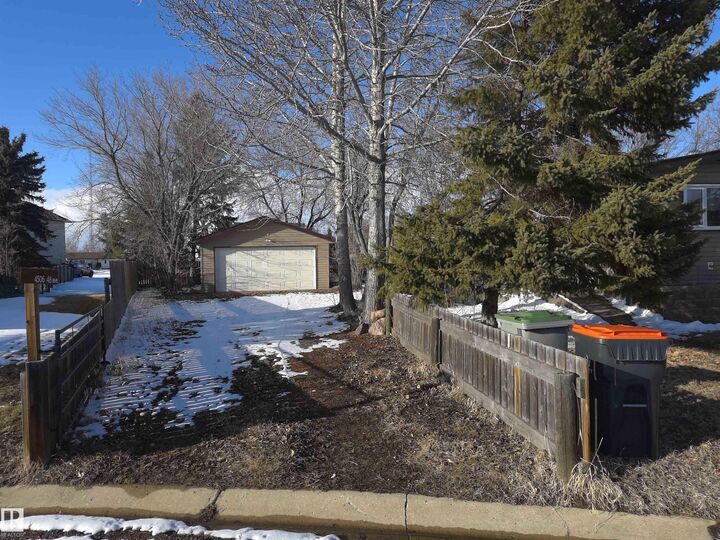 Property Photo:  4506 48 Avenue  AB T0C 2P0 