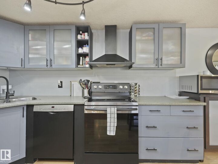 Property Photo:  429 Westview Close NW  AB T5S 1T5 