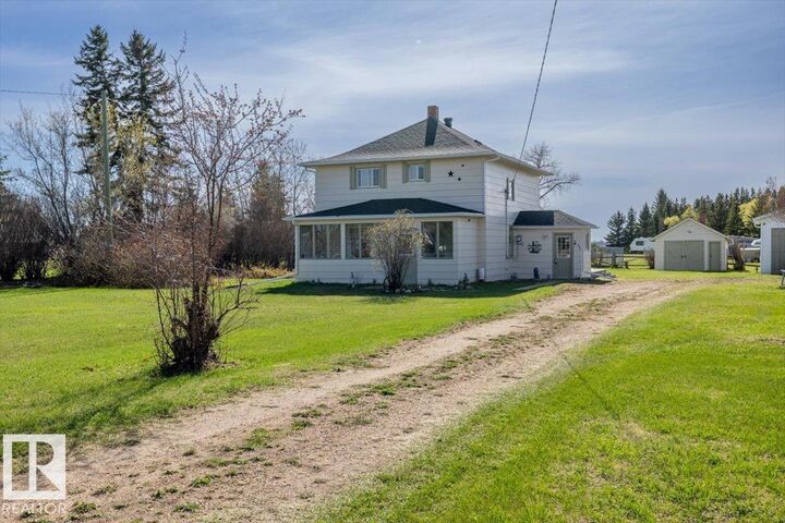 4802 50 Street — photo 1