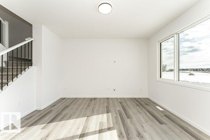 Photo de la propriété:  6271 180 Avenue NW  AB T5Y 4L8 