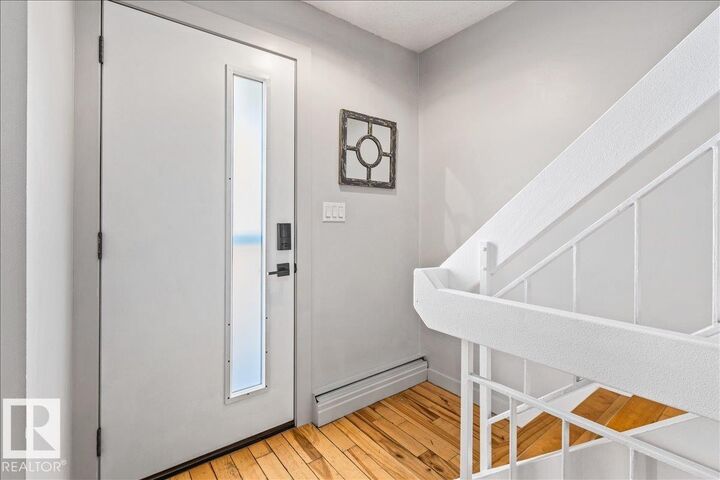 Photo de la propriété:  14222 91 Avenue NW  AB T5R 4Y4 