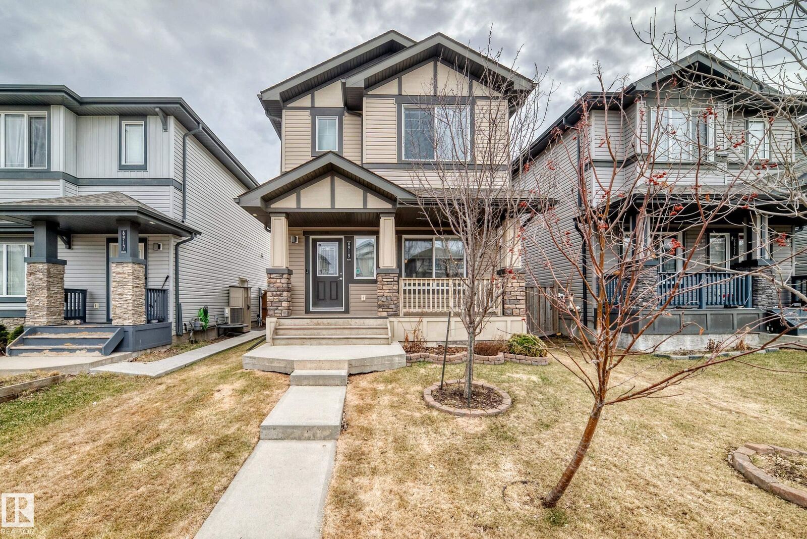 Property Photo:  6919 Cardinal Wynd SW  AB T6W 2Y3 