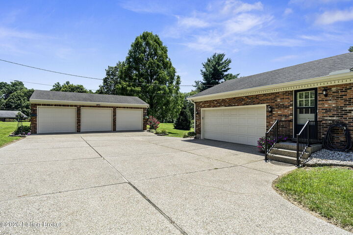 Property Photo:  3718 Echo Valley Cir  KY 40031 