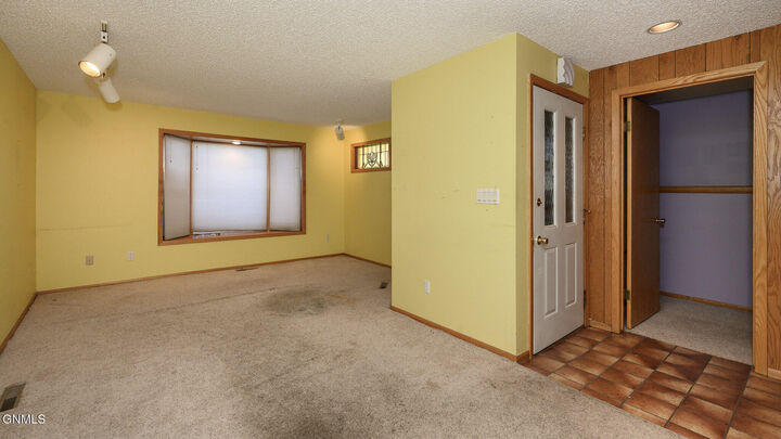 Property Photo:  106 Rosser Avenue  ND 58501 