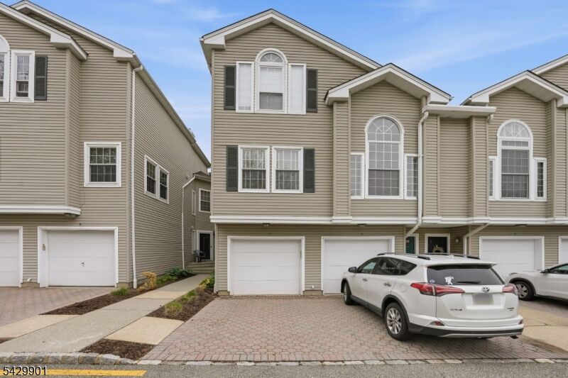 Property Photo:  7 Witherspoon Ct 7  NJ 07960 