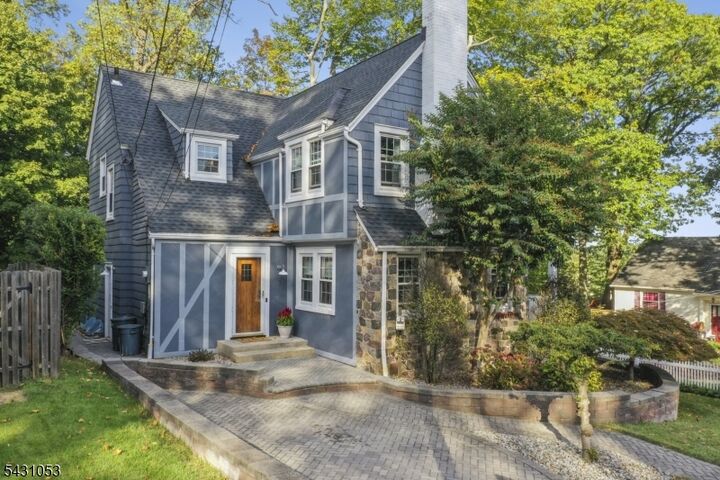 Property Photo:  1 Oakridge Rd  NJ 07052 