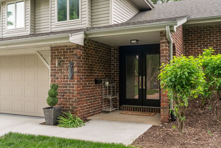 Property Photo:  612 34th Place  IA 50265 