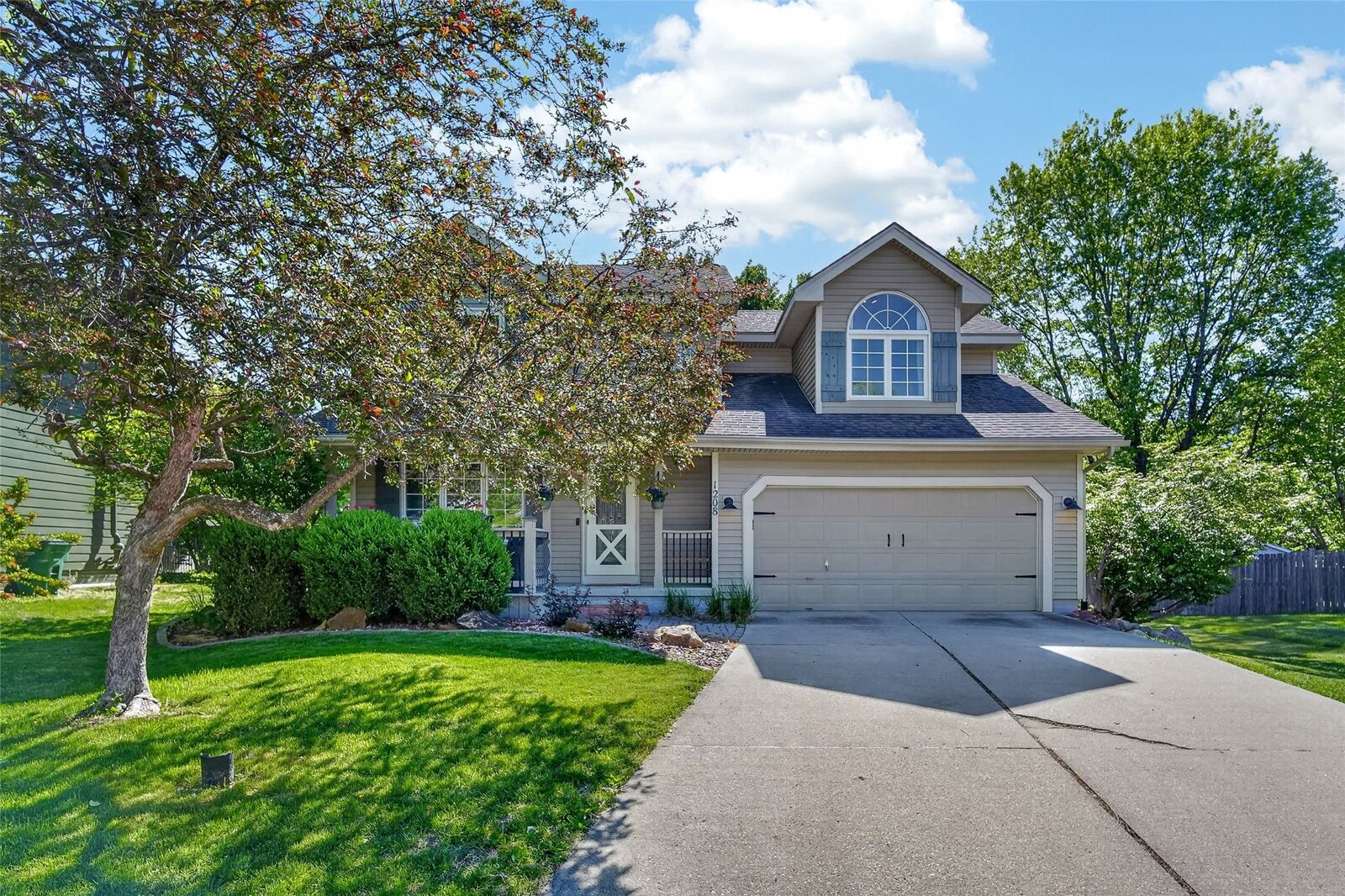 Property Photo:  1208 S 25th Court  IA 50265 