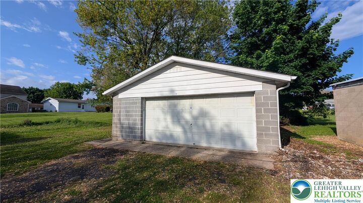 Property Photo:  1229 S Fountain Street  PA 18103 