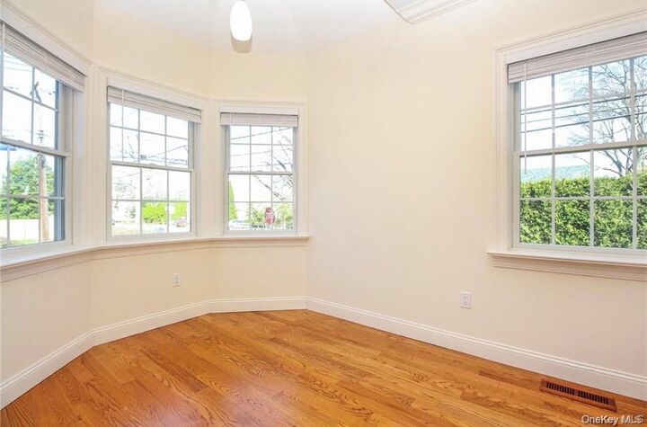 Property Photo:  114 Oak Street 114  NY 10528 