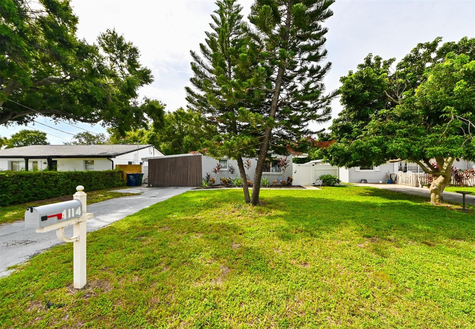 Property Photo: 4114 W Olive Street FL 33616