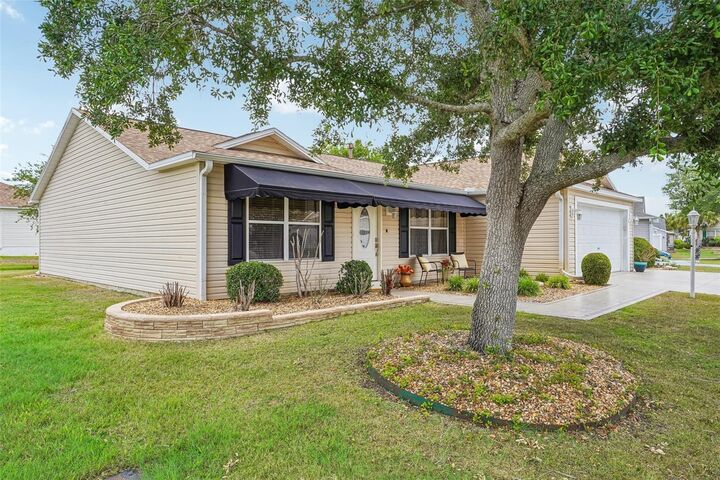 Property Photo:  447 Foster Place  FL 32162 