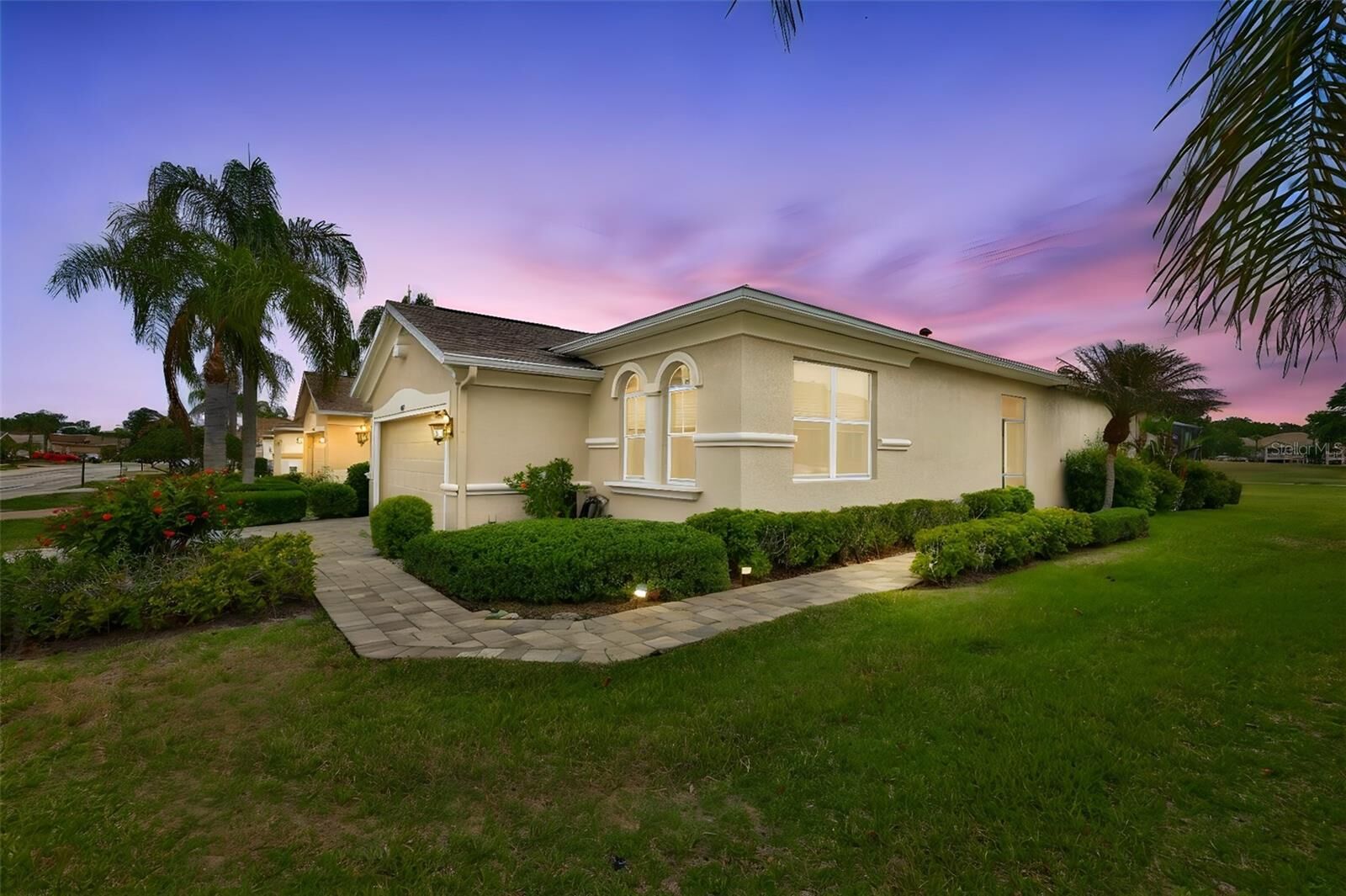 Property Photo:  1907 Sterling Glen Court  FL 33573 