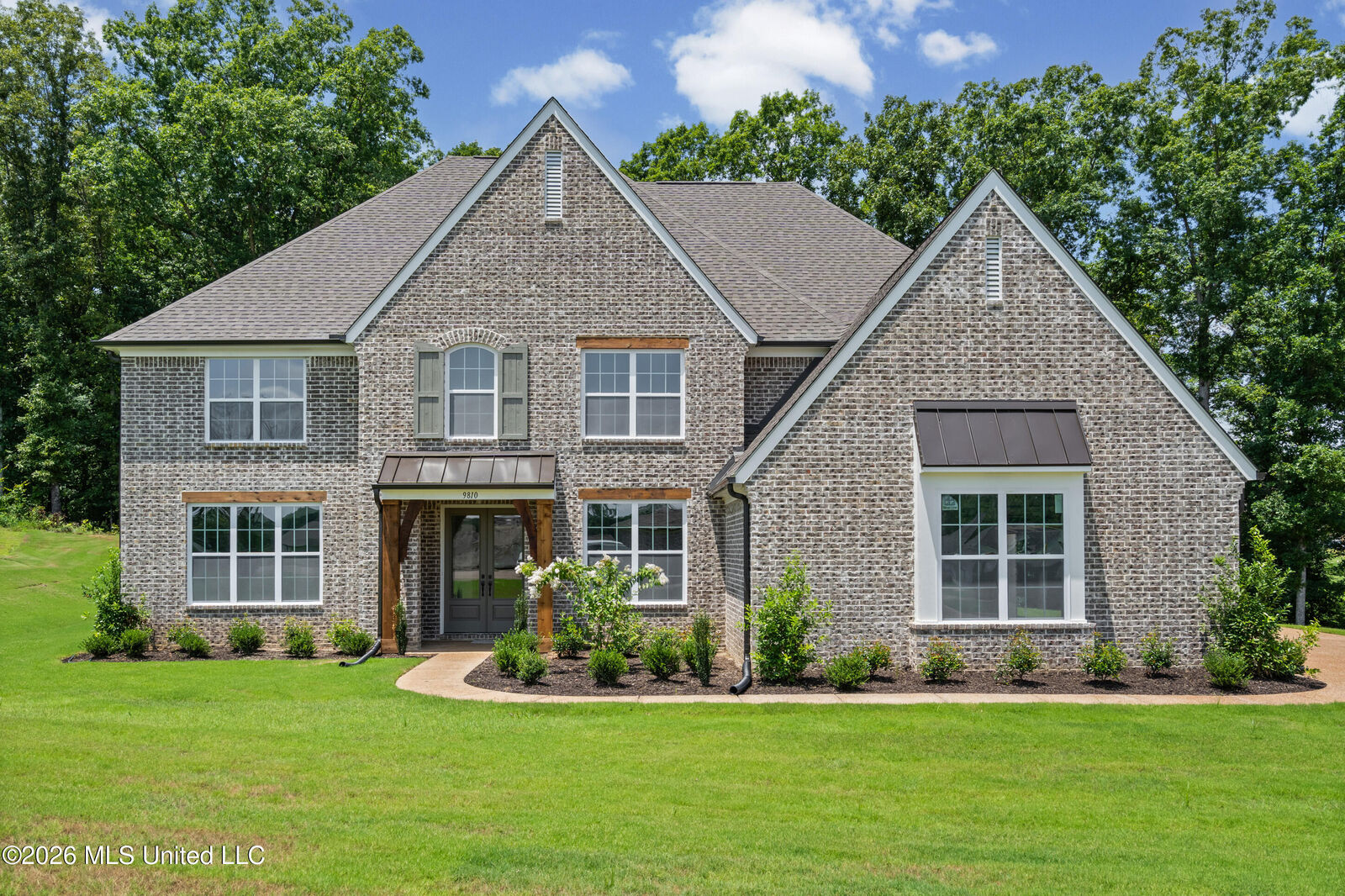 Property Photo: 9810 Cypress Ldg Cove MS 38654