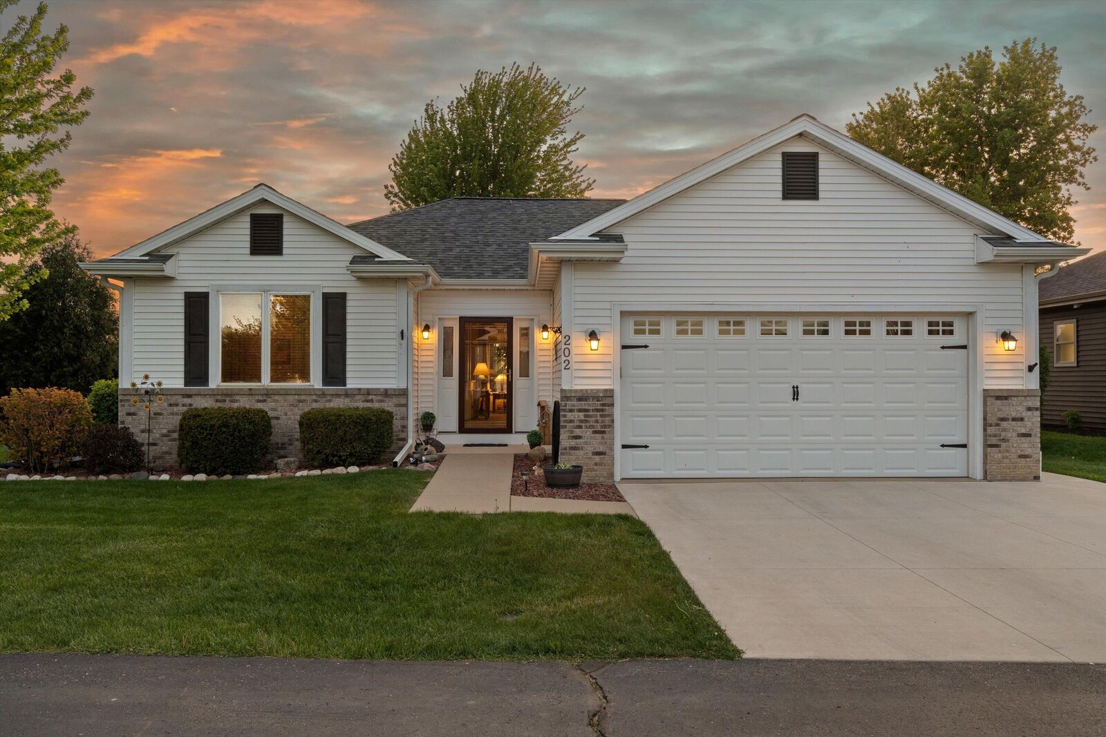Property Photo:  202 Meadow Ct 14  WI 53115 