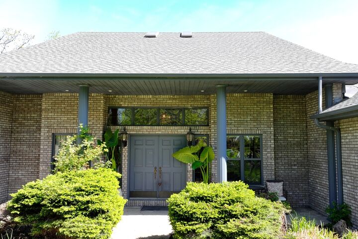 Property Photo:  3900 Valley Oaks Drive  IA 52732 