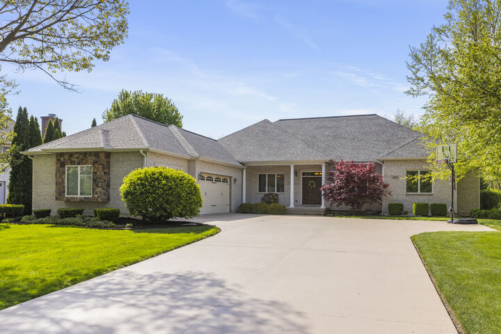 Property Photo:  