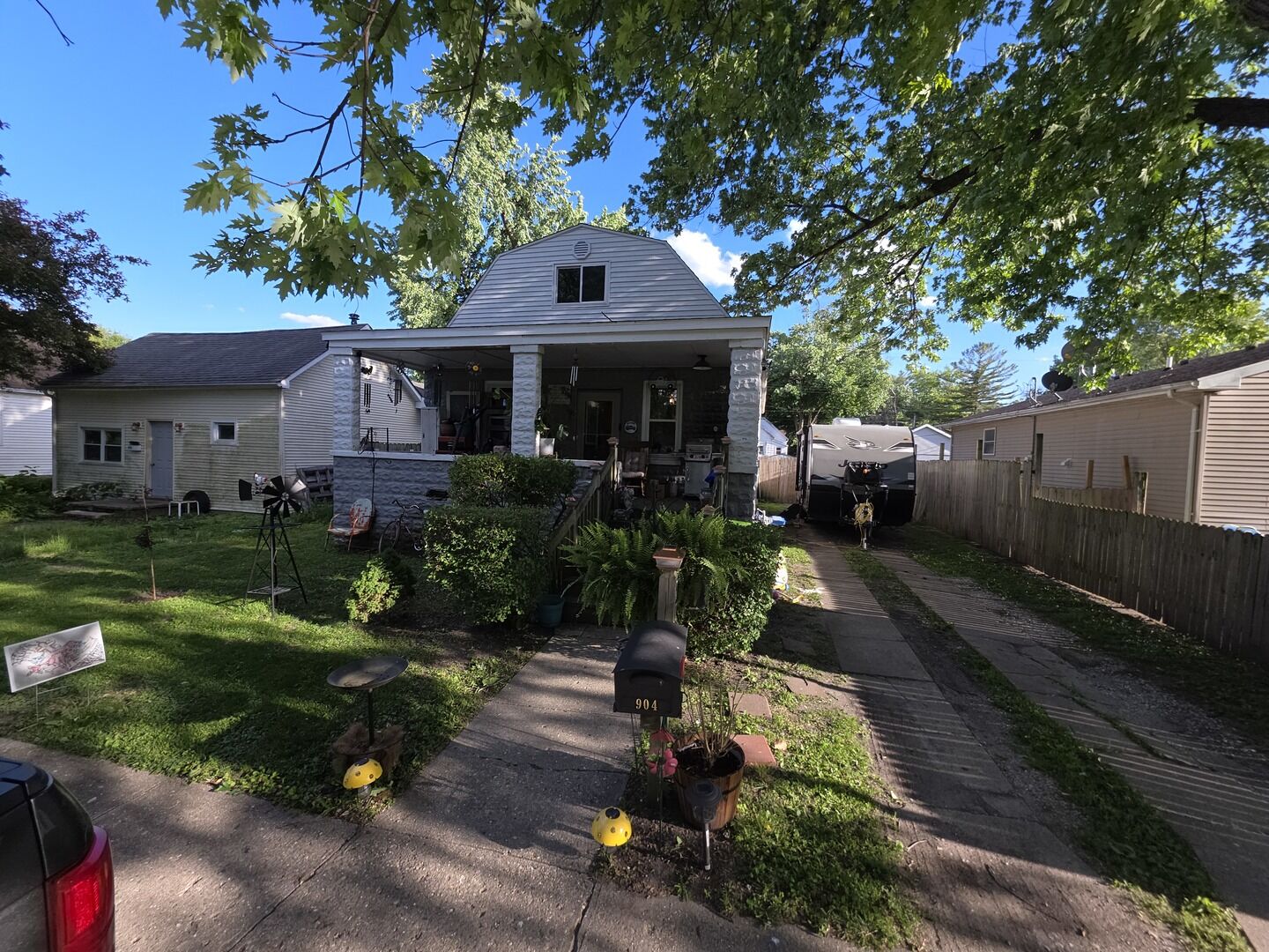 Property Photo:  904 E Macon Street  IL 61727 