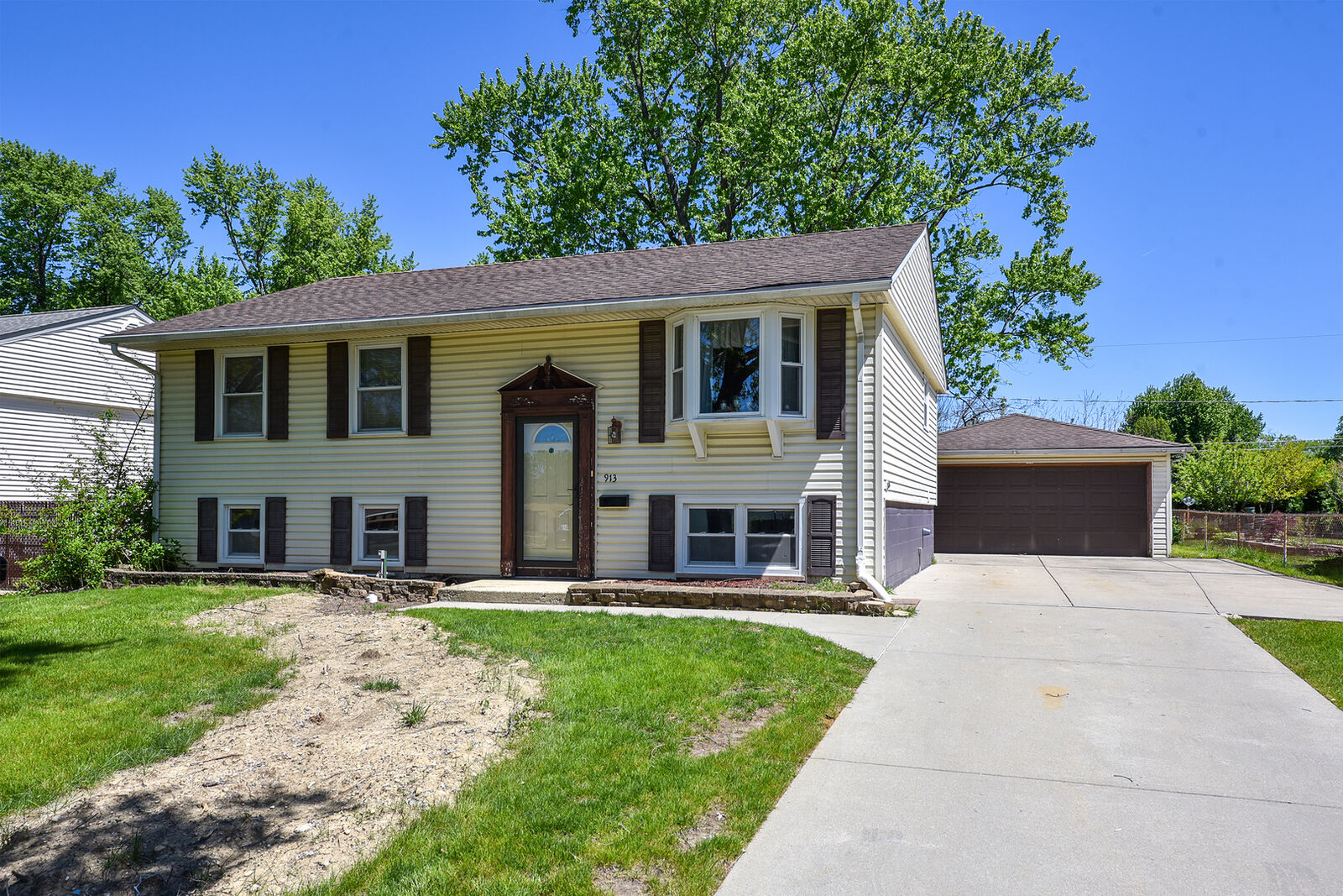 Property Photo:  913 Vine Street  IL 60107 