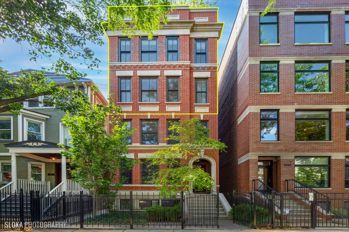 Property Photo:  1942 N Sedgwick Street Ph  IL 60614 