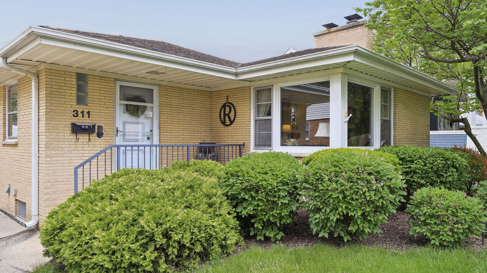 Property Photo:  311 N Elm Avenue  IL 60126 