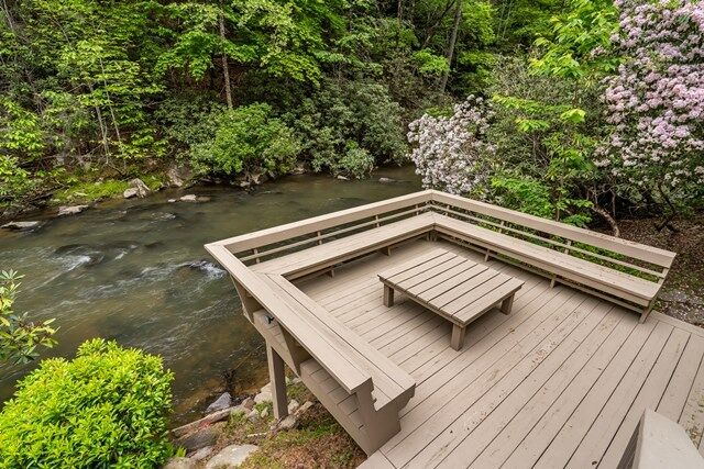 Property Photo:  61 River Bend Court  GA 30540 