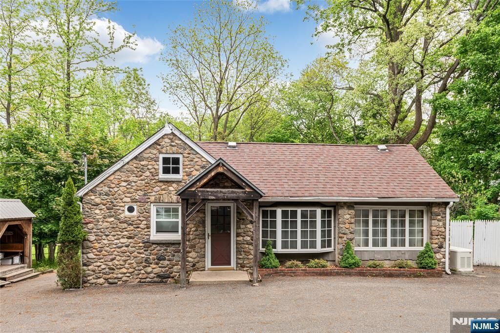Property Photo:  157 Chestnut Ridge Road  NJ 07645 