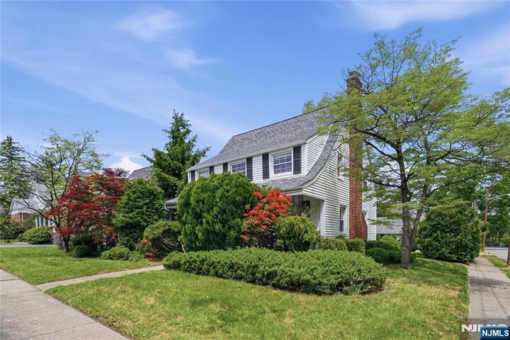 Property Photo:  252 Washington Avenue  NJ 07675 