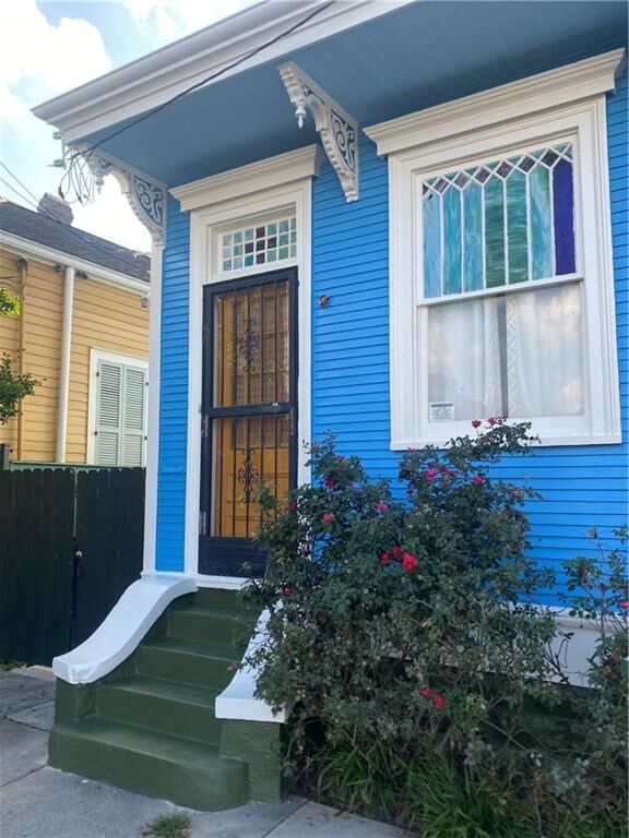 Property Photo:  1433 Dauphine Street  LA 70116 