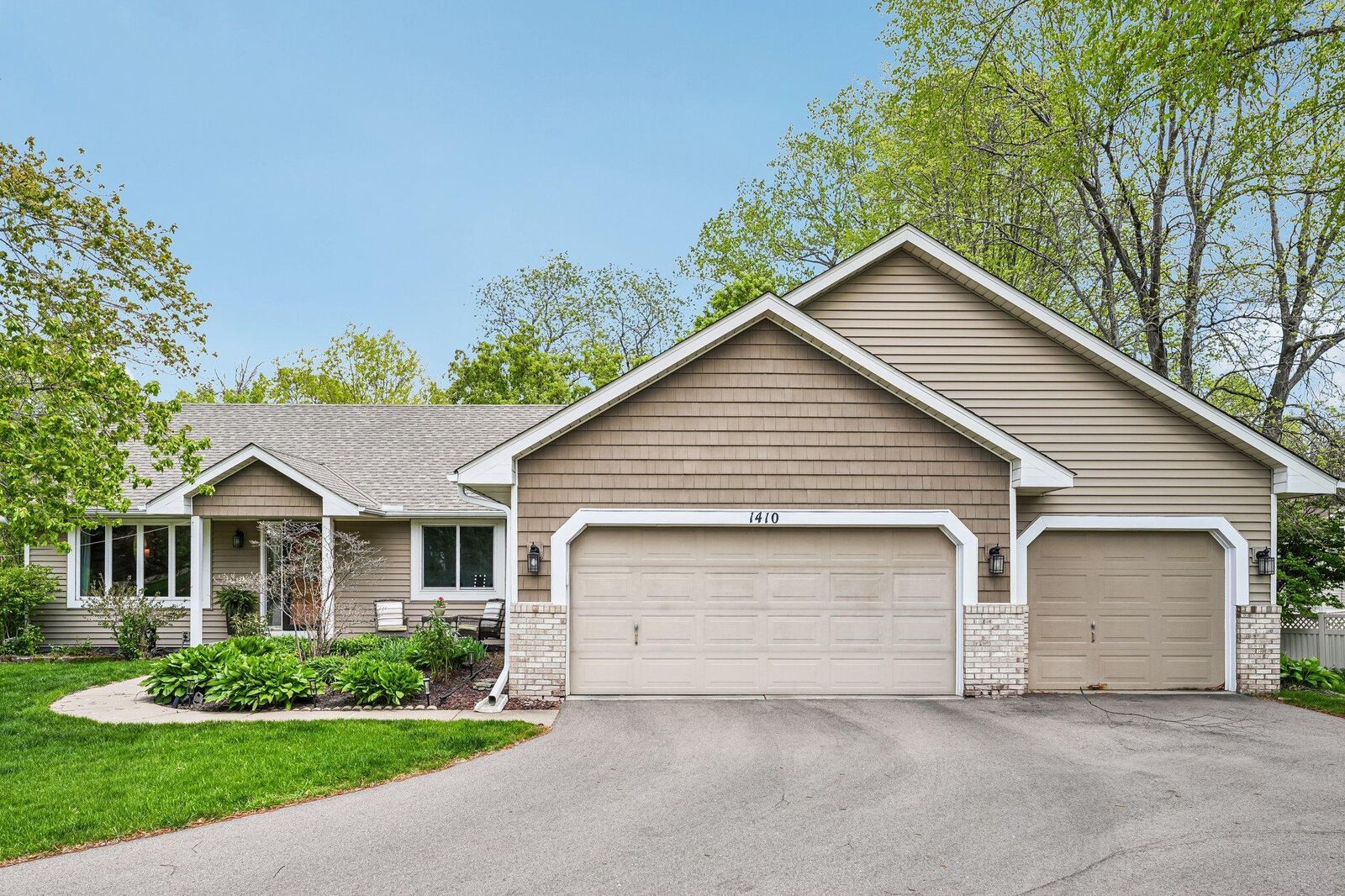 Property Photo:  1410 Appaloosa Trail  MN 55122 
