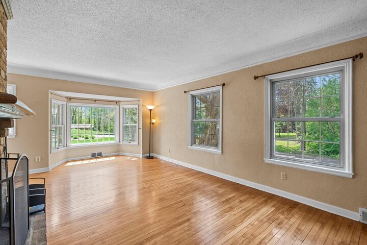 Property Photo:  613 Labore Road  MN 55117 