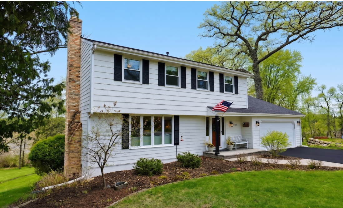 Property Photo: 1085 Oak Circle MN 55391