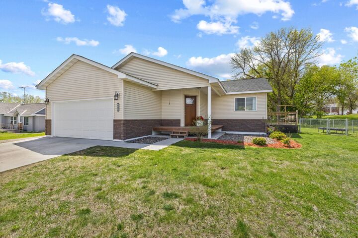 Property Photo:  640 3rd Street SE  MN 55321 