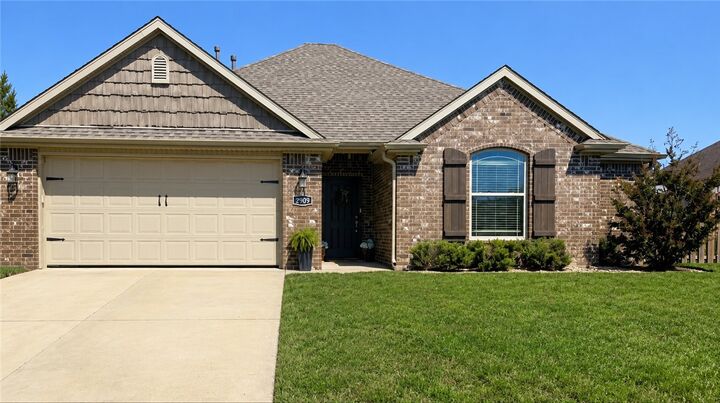 Property Photo:  2909 E 4th Street  AR 72758 